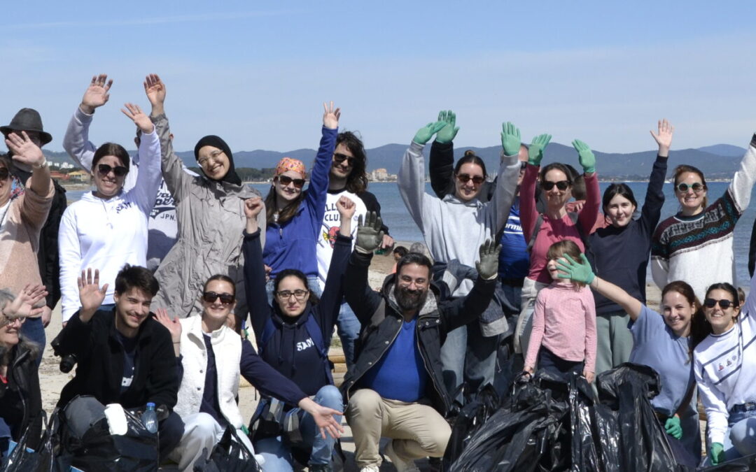 AZA4ICE supports student-led beach clean-up initiative
